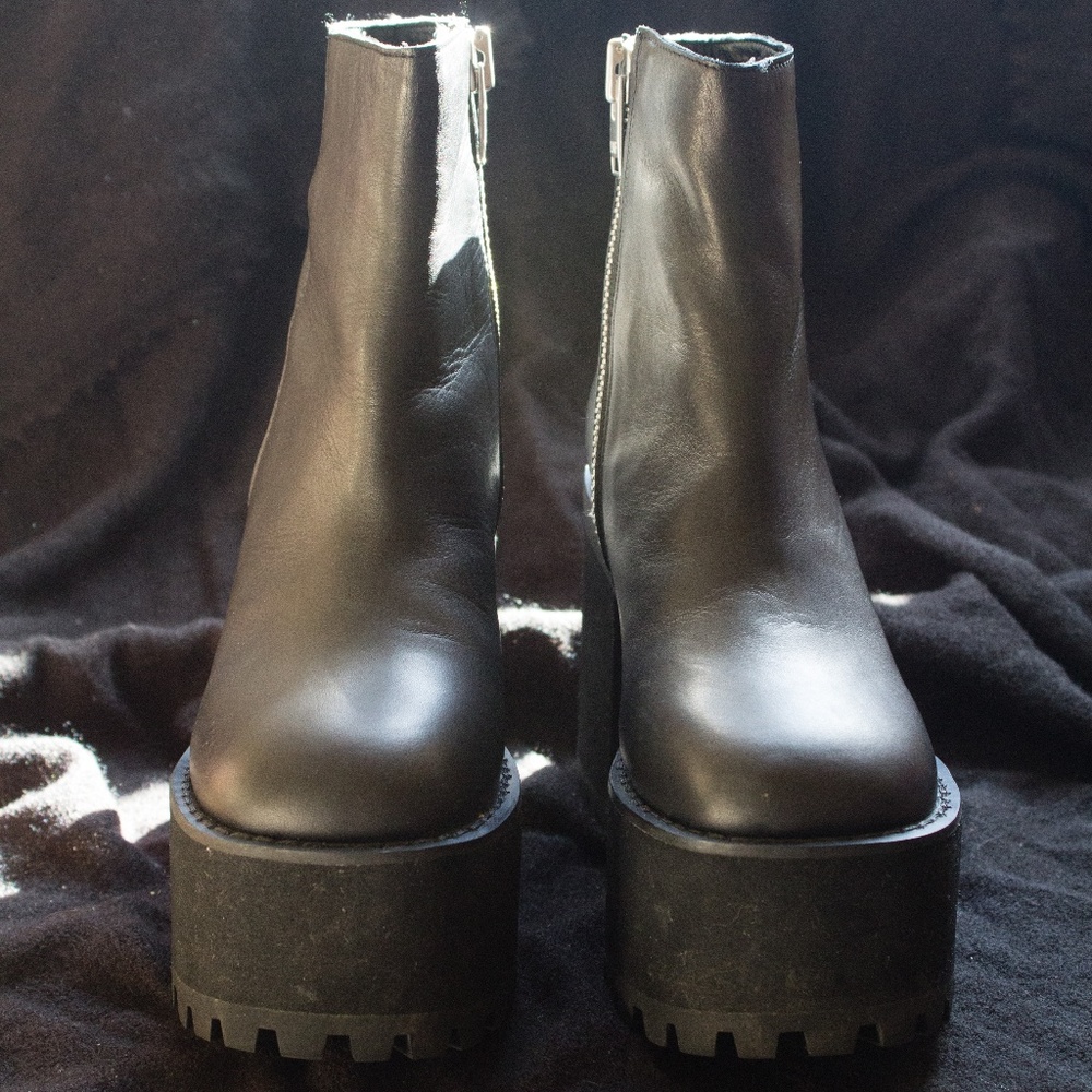 unif bonnie platform ankle boot, size 5